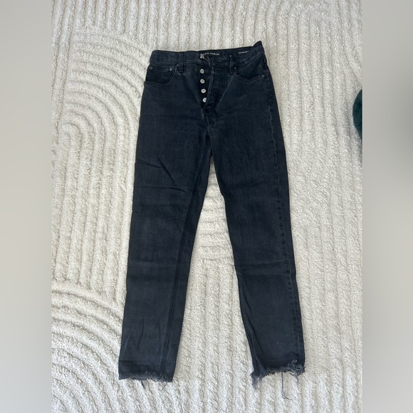 Aritzia Yoko in Black - Picture 2 of 4